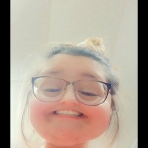 Meet your Posher, Becca